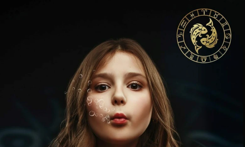 Dívka fouká bublinky v tmavém pozadí s ryby.
