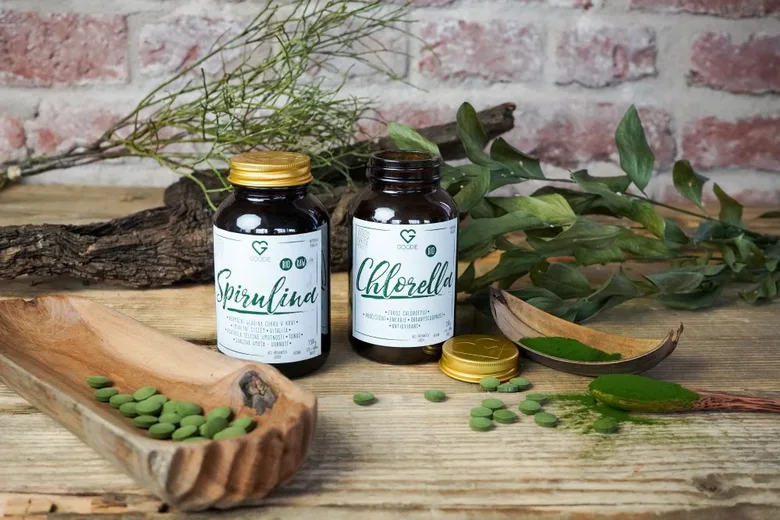 Doplňky spiruliny a chlorelly na detoxikaci jater.