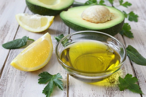 Avokádo s olivovým olejem citronem pro detoxikaci jater