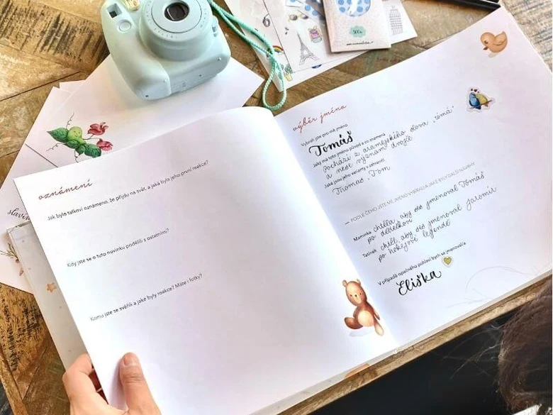 Otevřená knížka pro výběr jména dítěte s českým textem
